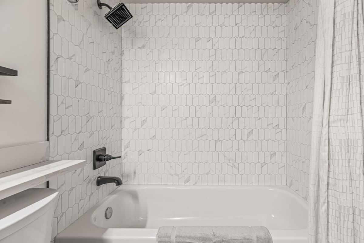 W118 New! Central Canmore- Light Industrial Hotel Room Eksteriør bilde